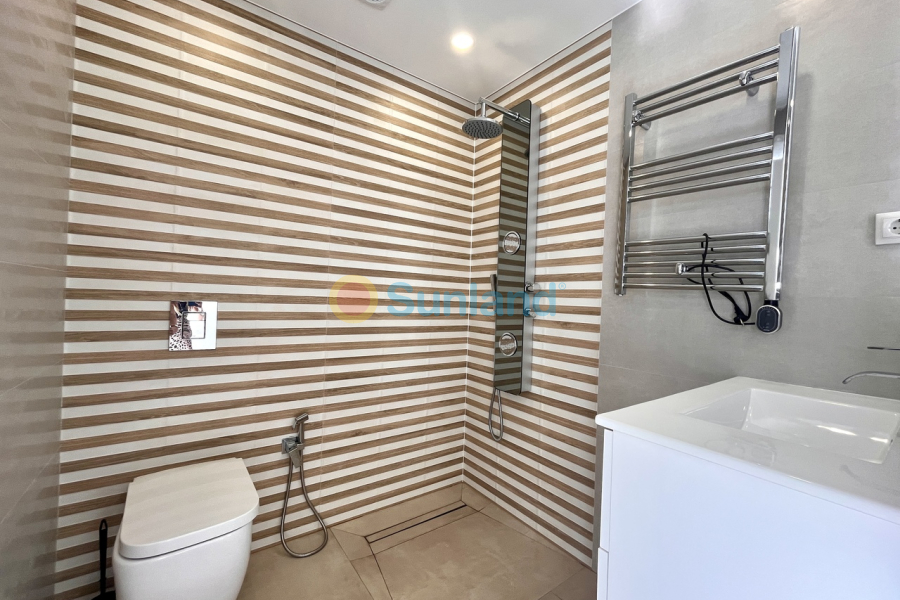 Resale - V - Los Balcones