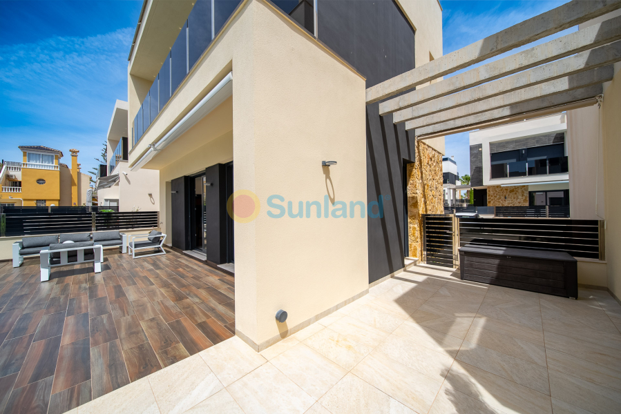 Använda fastigheter - Villa - Orihuela Costa - Lomas De Cabo Roig