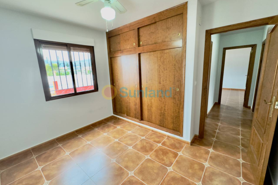 Resale - Country house - Orihuela