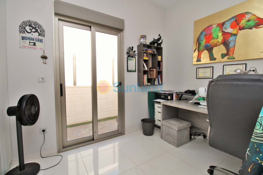 Resale - Villa - Villamartin