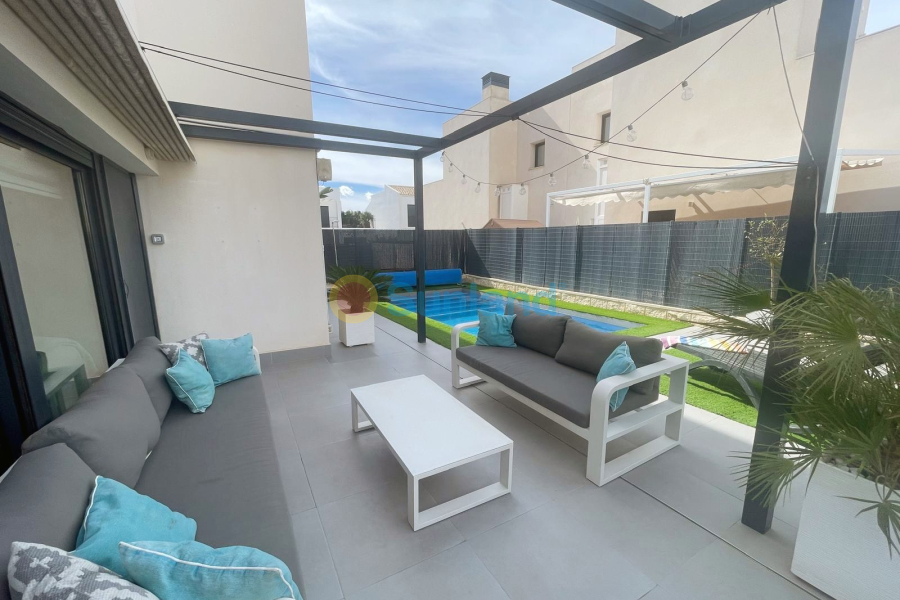 Segunda mano - Semi-detached - Ciudad Quesada - Pueblo Bravo