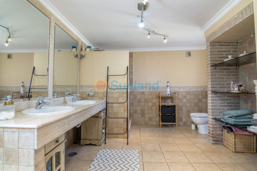 Använda fastigheter - Villa - Benahavis - La Quinta