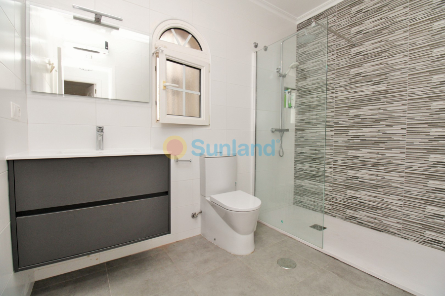 Använda fastigheter - Villa - Villamartin - Los Dolses