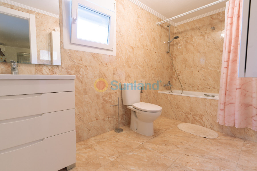 Resale - Villa - Torrevieja - 