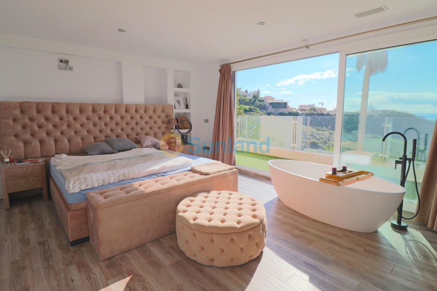 Resale - Villa - El Campello - 