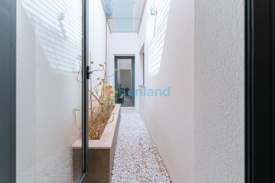 Segunda mano - Chalet - San Miguel de Salinas - Urbanizaciones