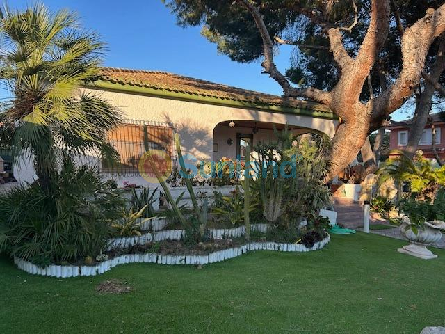 Resale - Villa - Orihuela Costa - Altos de Campoamor