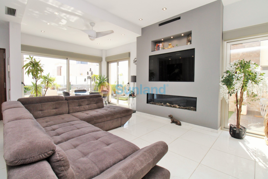 Resale - Villa - Villamartin