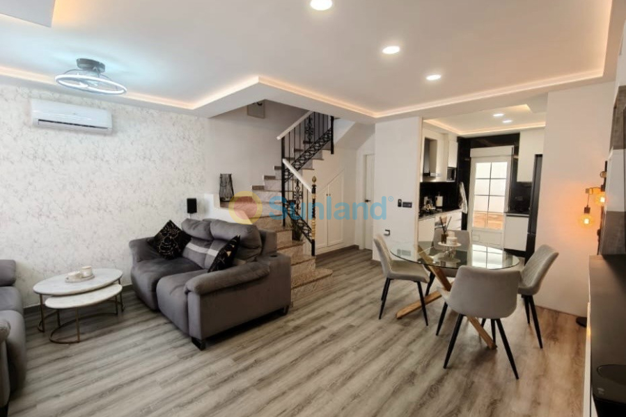 Använda fastigheter - Villa - Orihuela Costa - Villamartin