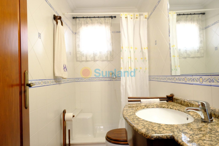 Segunda mano - Chalet - Orihuela