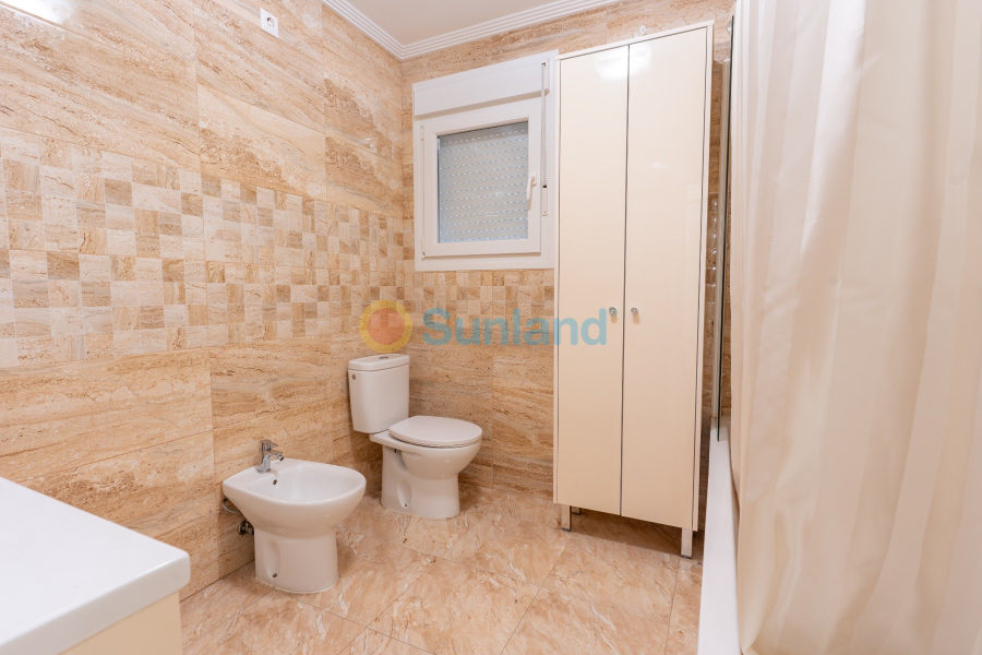 Resale - Villa - Torrevieja - 