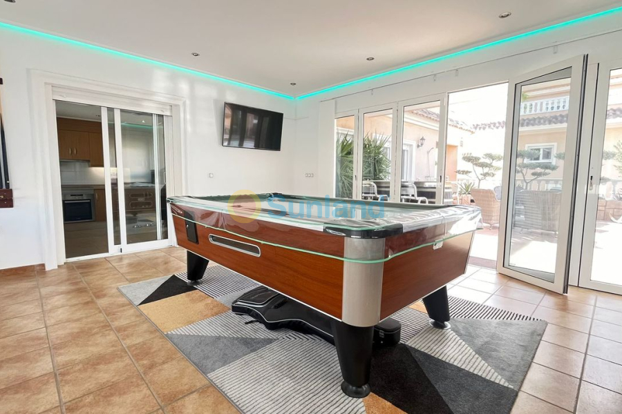 Resale - A - Los Dolses