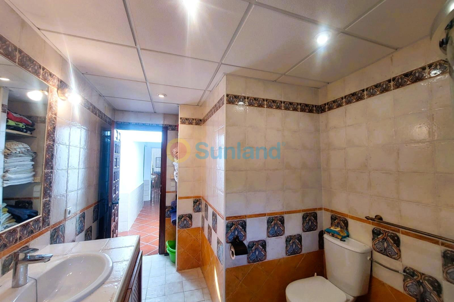 Resale - M - La Marina