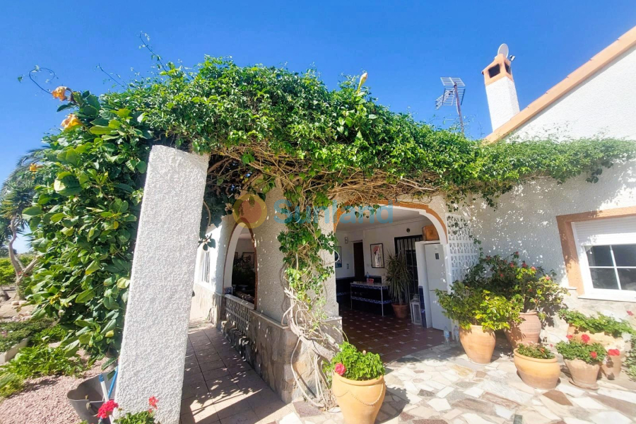 Resale - M - La Marina