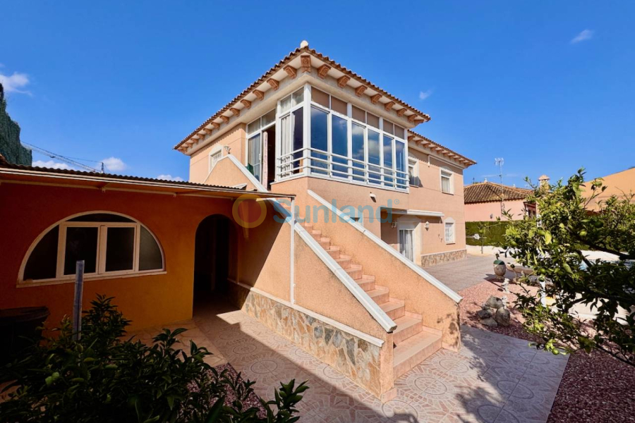 Använda fastigheter - Villa - Benferri