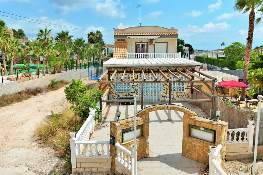 Resale - Commercial - Villamartin