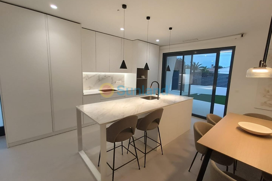 Вторичка - Bилла - Ciudad Quesada