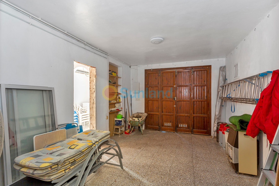 Resale - Villa - Torrevieja - 