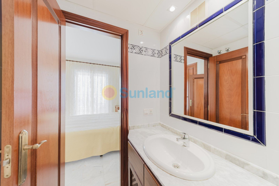 Resale - Apartamento - Torrevieja - Playa de Los Locos
