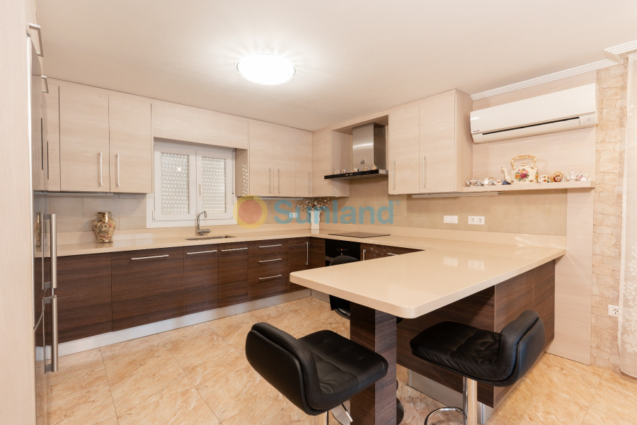 Resale - Villa - Torrevieja - 