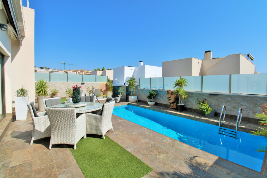 Resale - Villa - Villamartin