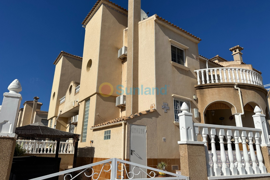 Resale - Villa - Orihuela Costa - Villamartin