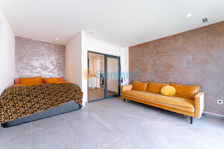 Segunda mano - Chalet - San Miguel de Salinas - Urbanizaciones