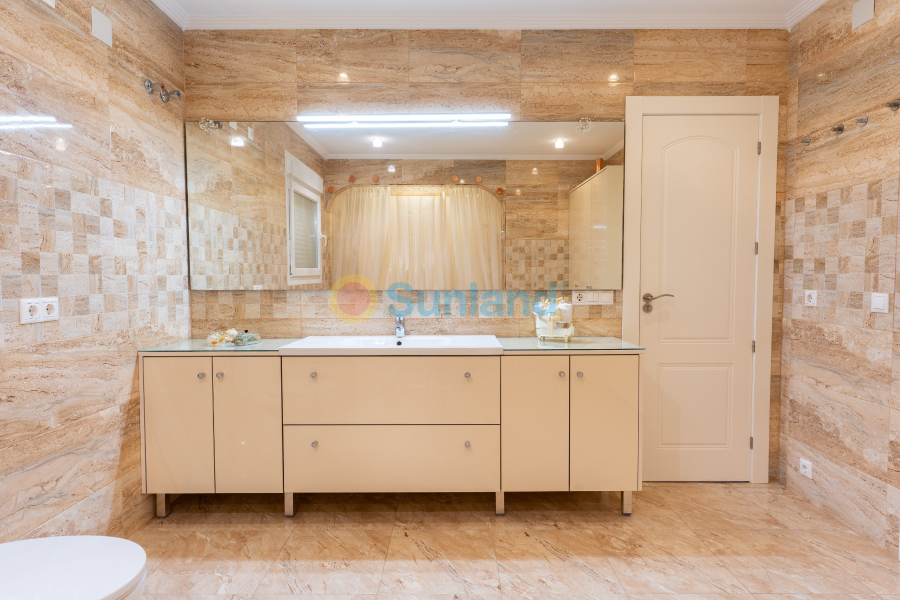 Resale - Villa - Torrevieja - 