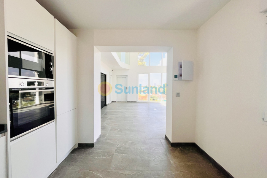 Resale - V - Los Balcones