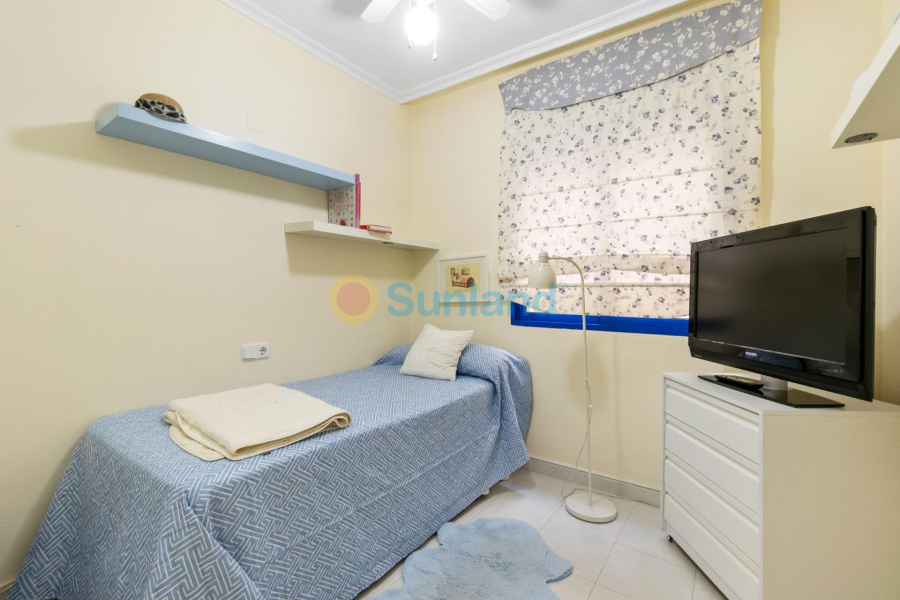 Resale - Apartment - Orihuela Costa - Campoamor