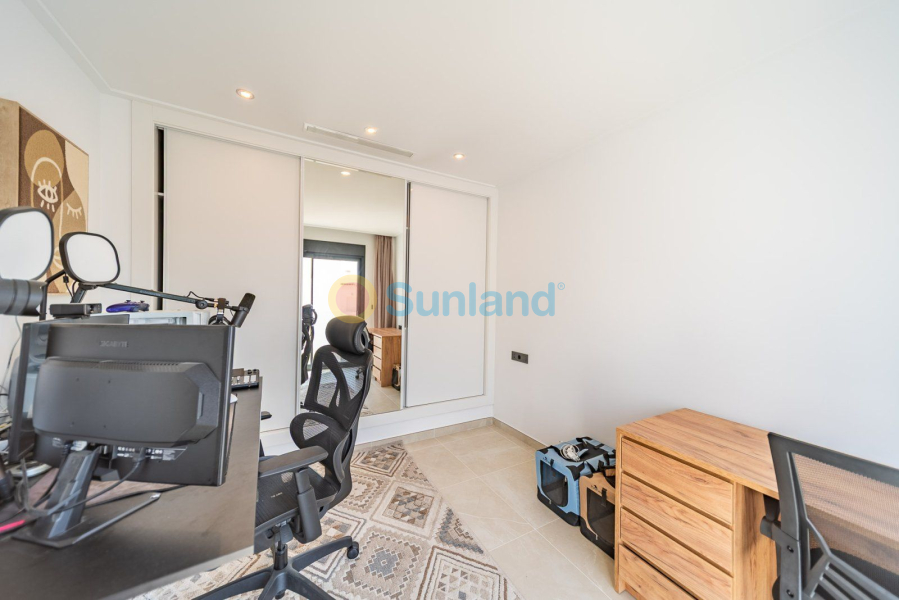 Вторичка - Bилла - Ciudad Quesada