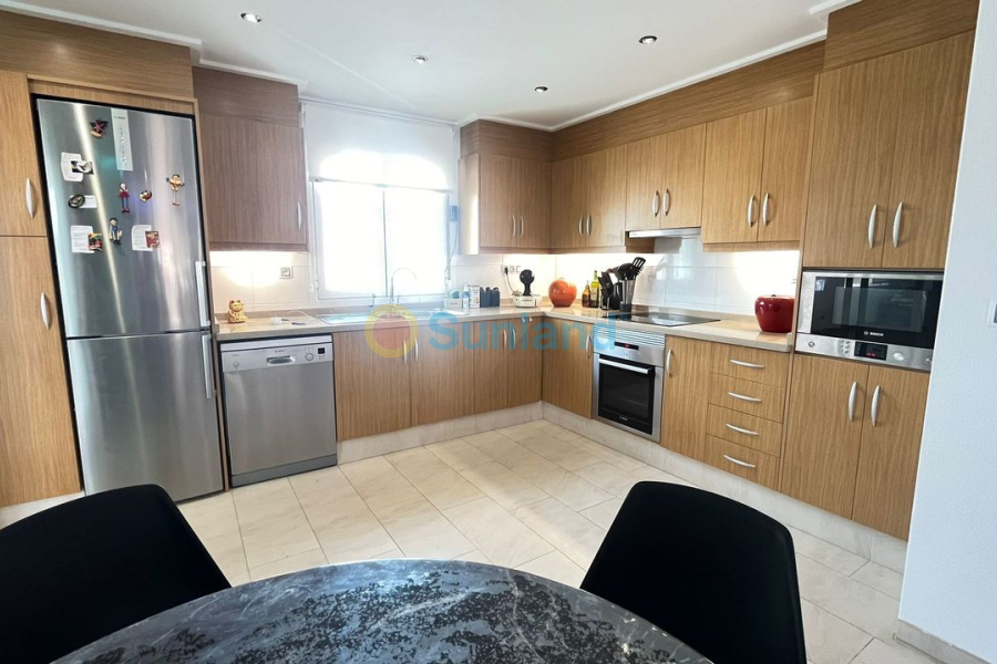 Resale - A - Los Dolses