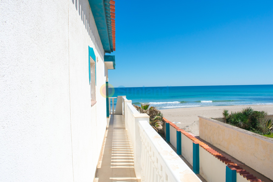 Resale - Villa - La Manga del Mar Menor - 