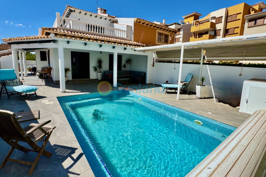 Resale - Villa - Punta Prima - 