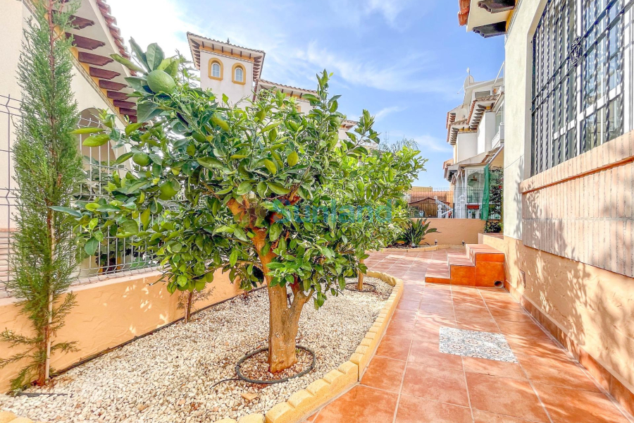 Använda fastigheter - Terraced house - Orihuela Costa - Lomas De Cabo Roig