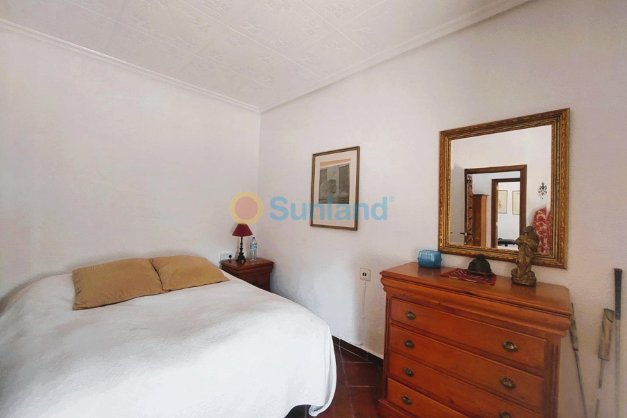 Resale - M - La Marina