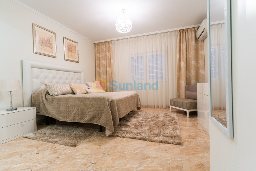 Resale - Villa - Torrevieja - 