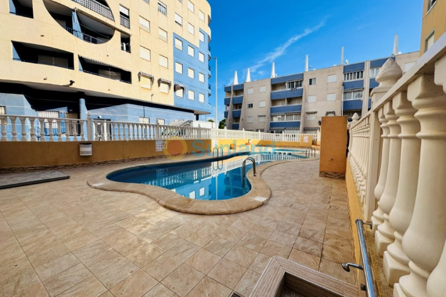 Resale - Apartment - La Mata - 