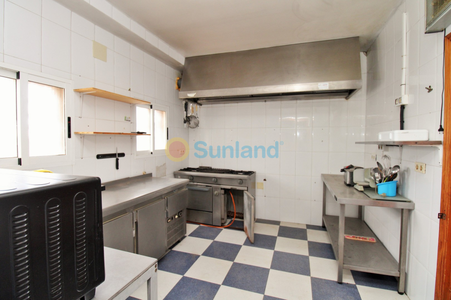 Resale - Commercial - Villamartin