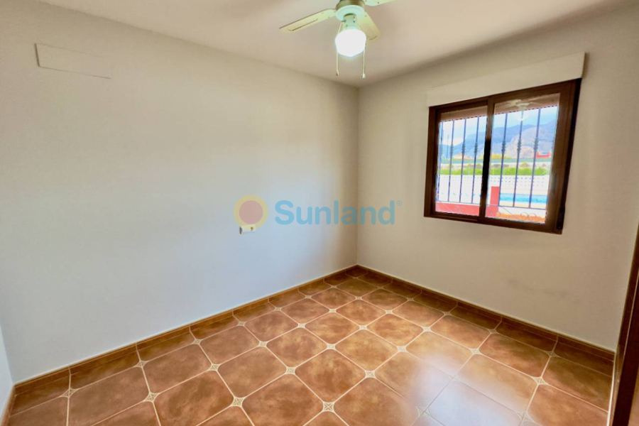 Resale - Country house - Orihuela